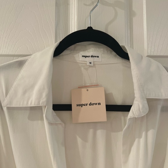 NWT SUPERDOWN JORDYN FRONT TIE TOP. Size M. Smoke Free, Pet Free Home. - Picture 5 of 8